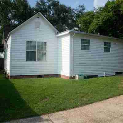 Downtown Cottage Getaway Hotel Exterior