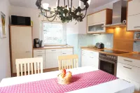 quiet, close to the center, 5 min. to train, 3 bedrooms, family friendly, garden