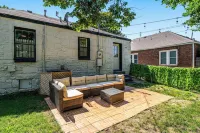 Hot Tub! String Lights! Putting Green!Near by: TU, Expo Sq, Rte. 66, Bok Expo Square 주변 호텔