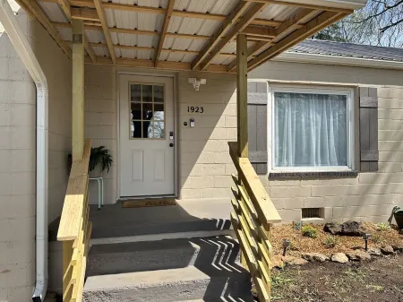 Cedar Bunkhouse close to all Ponca City amenities!