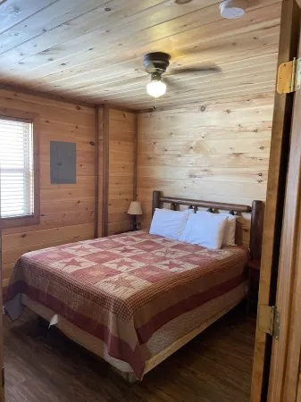 Pine Perfect Cabin on the edge of town only 1/2 mile from Current River!