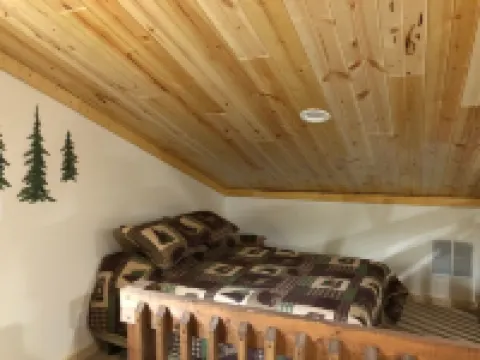 Cozy & secluded on 53 acres & driveway access to miles of ATV/snowmobile trails!