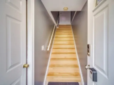 Townhouse with Pool Table - Renovated w/ King Bed チコピーのホテル