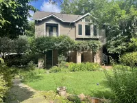 Garden 1BR Cottage off Devine St in Historic Columbia home