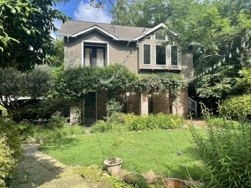 Garden 1BR Cottage off Devine St in Historic Columbia home