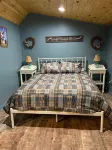 Holly Hill Farm House, Only 6 Miles from Downtown Mount Airy, NC, Sleeps 4