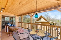 NEW Cabin 15 min to Asheville with Blue Mountain Views!