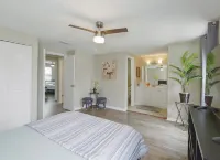 Private 2 Story Corner Home - Games Room - Spacious <br> Hotels in Greater Northdale