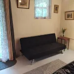 Studio for 3/Private Entrance, Bath, WiFi, Netflix/2.5 mi to Town/Pets