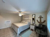 Lowest Prices Ever!! 8Br 6 BA Pool, Hot Tub on Water