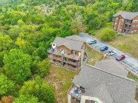 Stellar Retreat next to SDC and sits on Table Rock Lake!