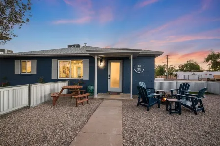 Biltmore Bungalows Triplex w/Heated Pool, Carports, 9 Smart TVs, W/D, Fast WiFi