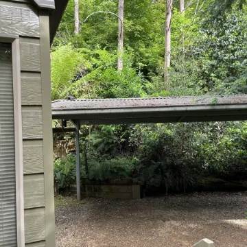 Self contained cottage in 8 acres of amazing gardens adjoining the Ovens River