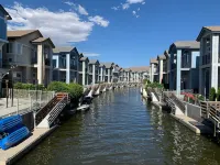 House on the Harbour Hotel dekat Marshalls & HomeGoods
