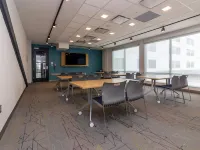 Aloft St. Louis Cortex Hotels near Fox Theater
