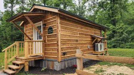 Cozy cabin close to Summersville Lake and the New River Gorge National Park!