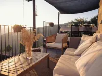 Stunning hilltop Tuscan farmhouse.  Private pool with spectacular views. Các khách sạn ở Barga