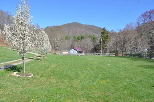 The Grey Cabin at Highland Hideaways