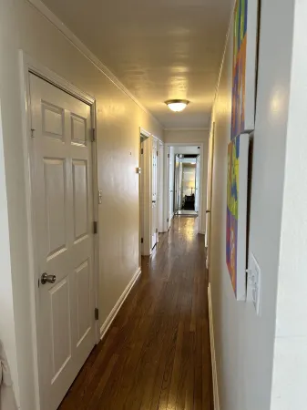 Elegant three-bedroom cozy family house 10-minute walk to downtown Wyandotte