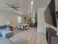 New Modern Townhome 3bd, 3ba, 20min to Monarch Ski, Garage, Traeger