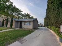 3 bedroom with 4 beds, 2 bathroom. Central to Los Angeles Metro Area, 7123 Hotel dekat Downey Theatre