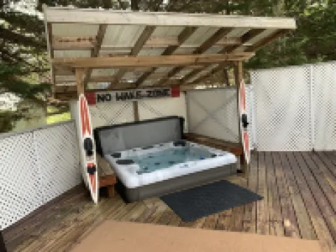 Lake Hartwell - House w/dock, screened in porch and firepit Hotels in Stephens County