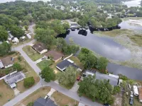 Lake house retreat. 因弗內斯酒店