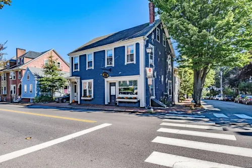 Upscale large 3 bedroom unit within walking distance to everything! ポートランドのホテル