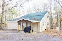 Spacious + Rustic Cabin Near Penns Creek