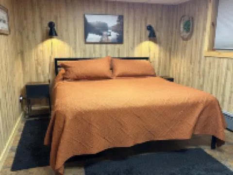 Grandpa’s Lagoon!  Spacious Cabin on Eagle River Chain, minutes from downtown! Hotels in Lincoln