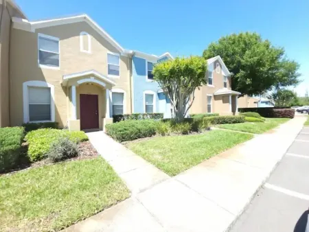 Bright Gated TH- Wiregrass Shops