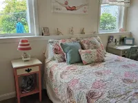 Guest Suite with Bedroom, Living Room, Dining Area, Full Bath,Off Street Parking Hotels in Hull