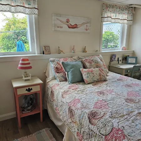 Guest Suite, 1 Bedroom, Living Room, Dining Area, Shower, Off Street Parking