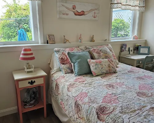 Guest Suite, 1 Bedroom, Living Room, Dining Area, Shower, Off Street Parking Hotels in Hull