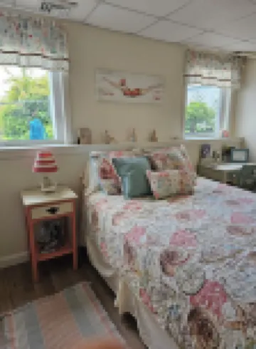 Guest Suite with Bedroom, Living Room, Dining Area, Full Bath,Off Street Parking