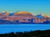 Luxury cottage with sea view and Beach