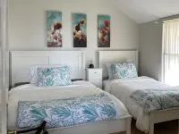 Heart of Oak Bluffs, No Car Needed! Ocean Views, Walk to Everywhere! Hotels in Oak Bluffs