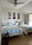 Heart of Oak Bluffs, No Car Needed! Ocean Views, Walk to Everywhere!