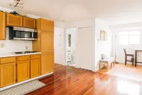 Pacific Northwest Living Guest House - 1 Bedroom + Loft with Queen Bed