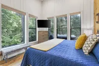 Serenity@Overlook - Modern Lux Cabin in the Blue Ridge Mountains! NEW Hot Tub! Hotel a Fannin County