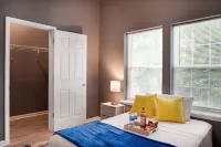 Modern Mid-Town Luxury Hideaway Hotel in zona Steeplechase Playground