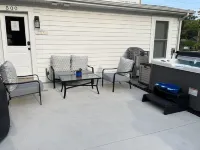 New Vacation Home - 4 Bed/3 Bath w/ Hot Tub & Fire pit - 5 min to beach