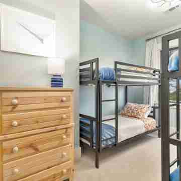 4 BR 3 BA for 12 - steps to North Beach, walk to Downtown, off-street parking! Rooms