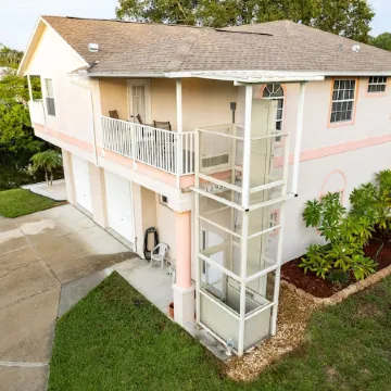 Waterfront home great for family gatherings or weekend getaways! Pet-friendly