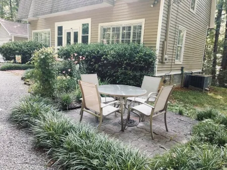 Cozy Cottage Wooded Retreat