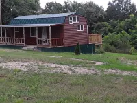 Cozy 1-BR cabin with Kid's Loft, Hot Tub & Large Deck on Working Buffalo Farm