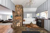 Multi-Generation retreat! Pet friendly w/ fenced yard. 5 min to lake & trails.