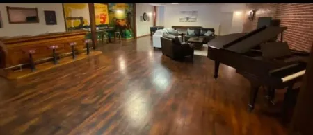 Big Loft in the Heart of Old Town Отели рядом с достопримечательностью «The Keeper of the Plains»