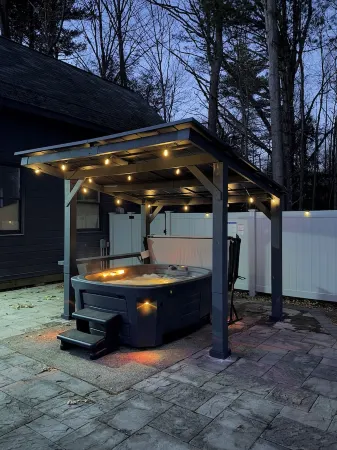 Charming rustic home in the Hudson Valley. New Hot Tub! Close to Hunter/Windham Отели рядом с достопримечательностью «Napping Horse Farm»