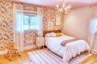 Luxurious, comfortable pool home in Buffalo, minutes from Niagara Falls